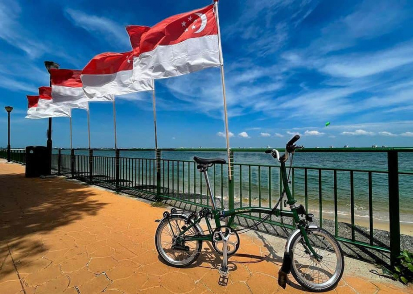 Lá cờ Singapore là biểu tượng quốc gia của đất nước này, mang theo ý nghĩa sự đoàn kết và thịnh vượng. Xem hình ảnh này để hiểu thêm về ý nghĩa của lá cờ Singapore.