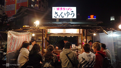 Các tiệm mì ‘túp lều’ ở khu phố đèn đỏ của Nhật Bản