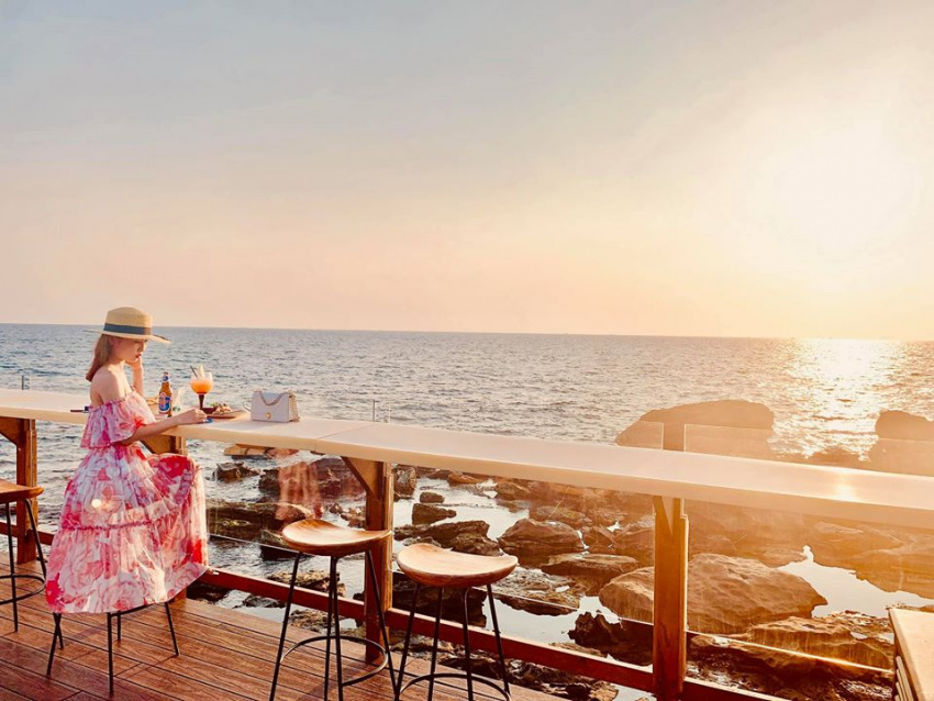 top 7 quán bar, cafe đỉnh nhất phú quốc để chill ngắm đảo ngọc tuyệt đẹp