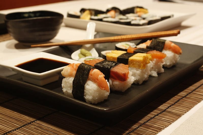 món ngon, sushi là gì? có phải món sushi xuất xứ từ nhật bản?