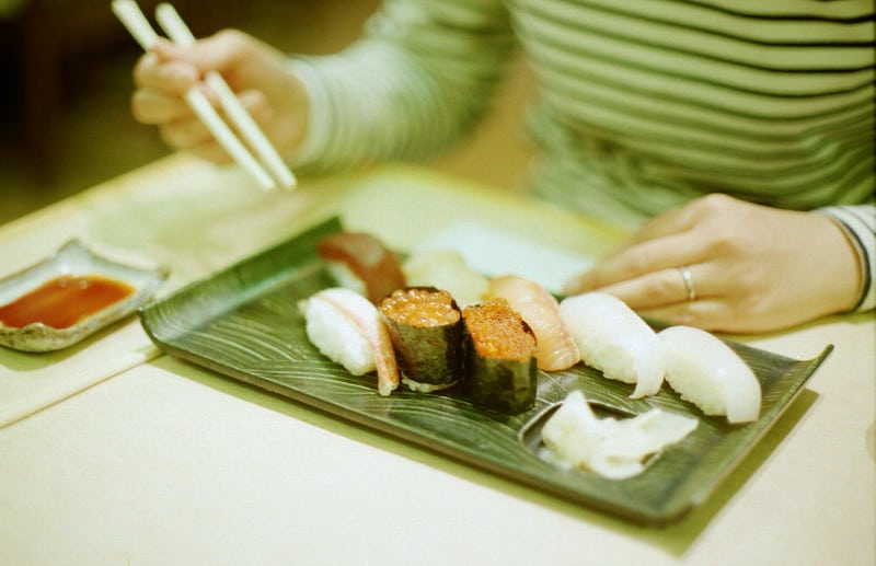 món ngon, sushi là gì? có phải món sushi xuất xứ từ nhật bản?