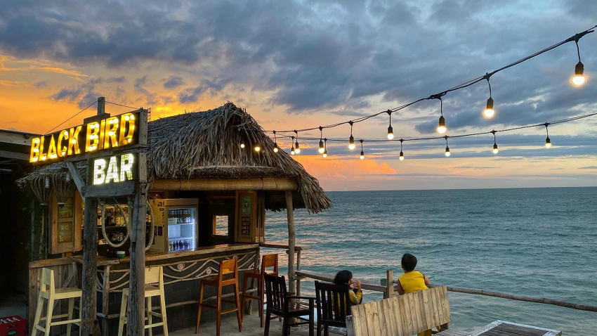 Ngắm hoàng hôn ở 5 quán bar view biển cực chill ở Phan Thiết