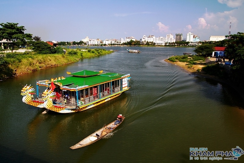 REVIEW về Thuyền Rồng Sông Hương Huế – giá vé dịch vụ mới nhất
