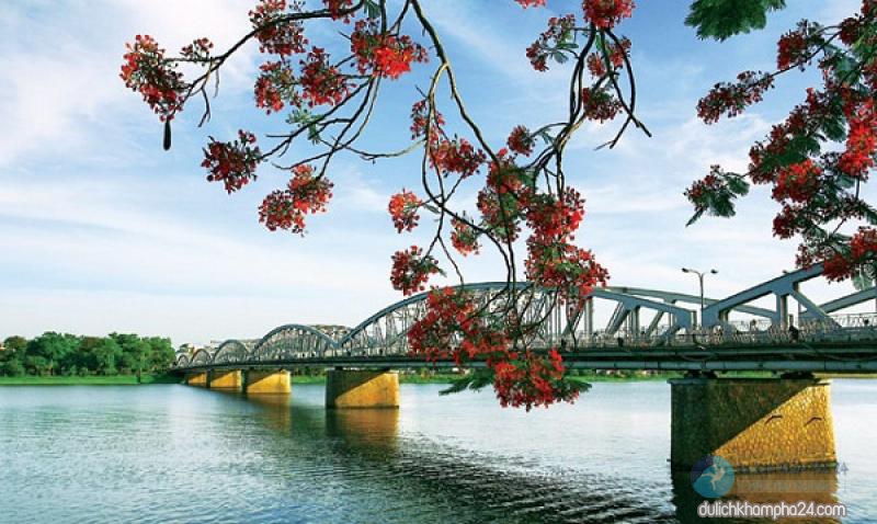 Xuôi dòng sông Hương Huế, khám phá vẻ đẹp của miền đất thơ mộng, sông Hương