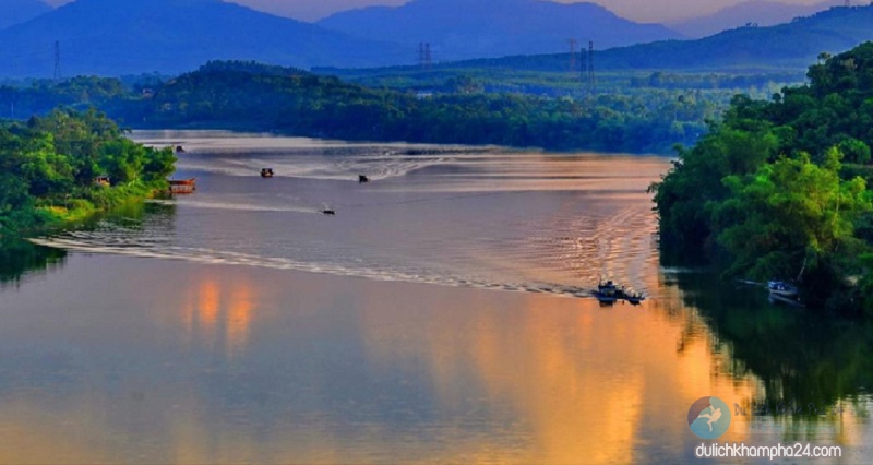 Xuôi dòng sông Hương Huế, khám phá vẻ đẹp của miền đất thơ mộng, sông Hương