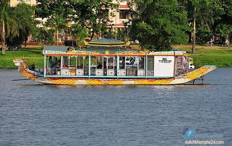 Giá vé nghe ca Huế trên sông Hương bao nhiêu tiền, mua ở đâu?