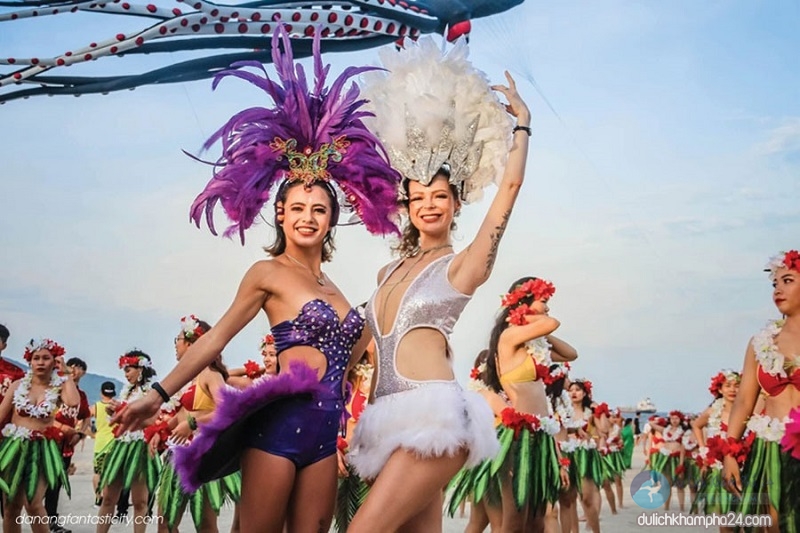 Tạm dừng lễ hội “Tuyệt vời Đà Nẵng 2020”, công bố đường dây nóng hỗ trợ du khách