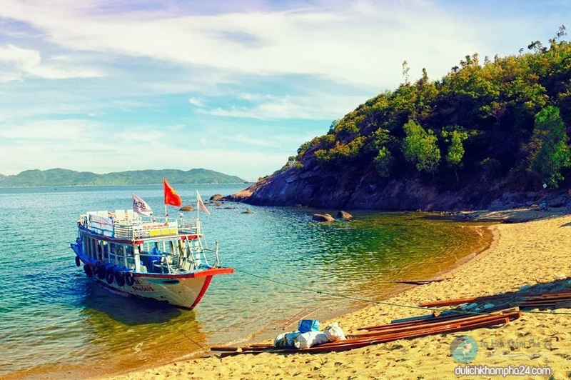 Phượt bãi cát vàng Đà Nẵng tắm biển, hòa mình vào thiên nhiên hoang sơ