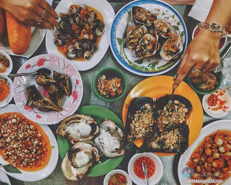 Kinh nghiệm du lịch Sài Gòn tự túc 2021 : ăn gì, chơi ở đâu?