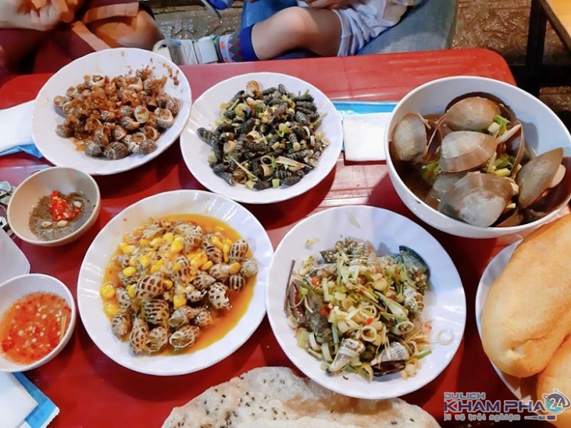 Kinh nghiệm du lịch Sài Gòn tự túc 2021 : ăn gì, chơi ở đâu?