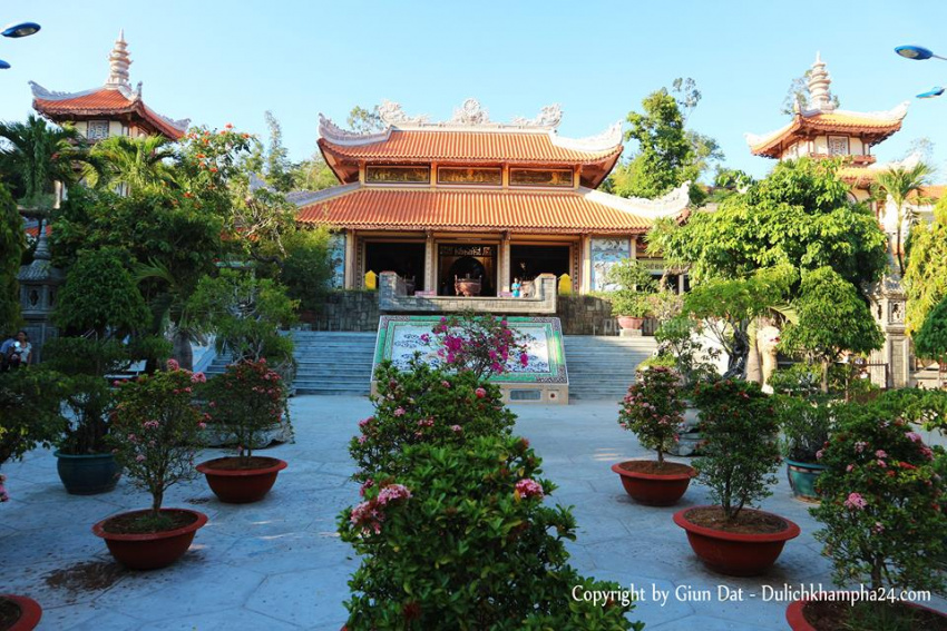 Chùa Long Sơn Nha Trang: Địa điểm tâm linh nhất định phải tới!, Chùa Long Sơn