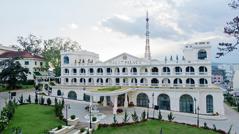Dalat Palace Heritage Hotel – Khách sạn sang trọng bậc nhất tại Đà Lạt