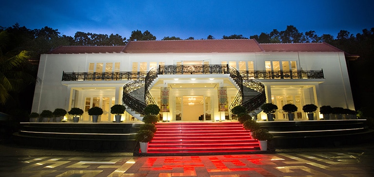 royal hotel and healthcare resort quy nhơn – resort sang trọng, đẳng cấp hoàng gia