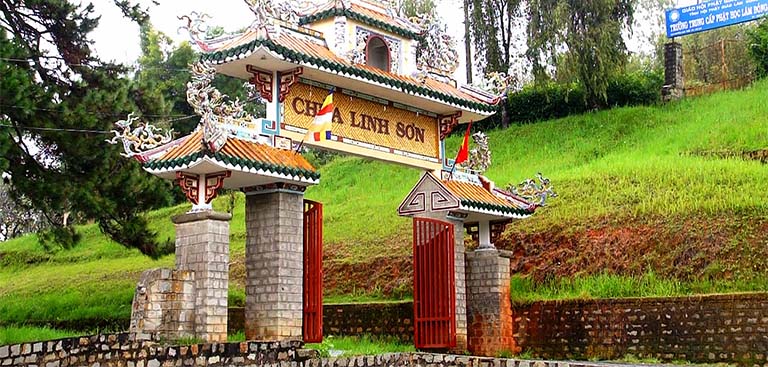 Chùa Linh Sơn – Nơi viếng Phật, cầu bình an nổi tiếng ở Đà Lạt