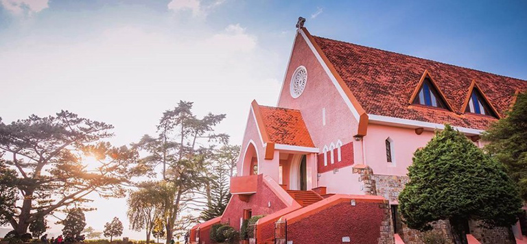 Checkin 6 nhà thờ gần Hồ Xuân Hương Đà Lạt đẹp ngất ngây