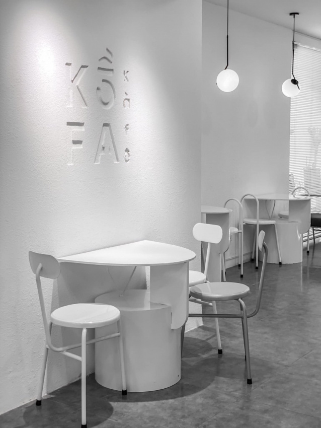 kềfa kàfe – quán cà phê tone trắng đen xinh xẻo quận 10