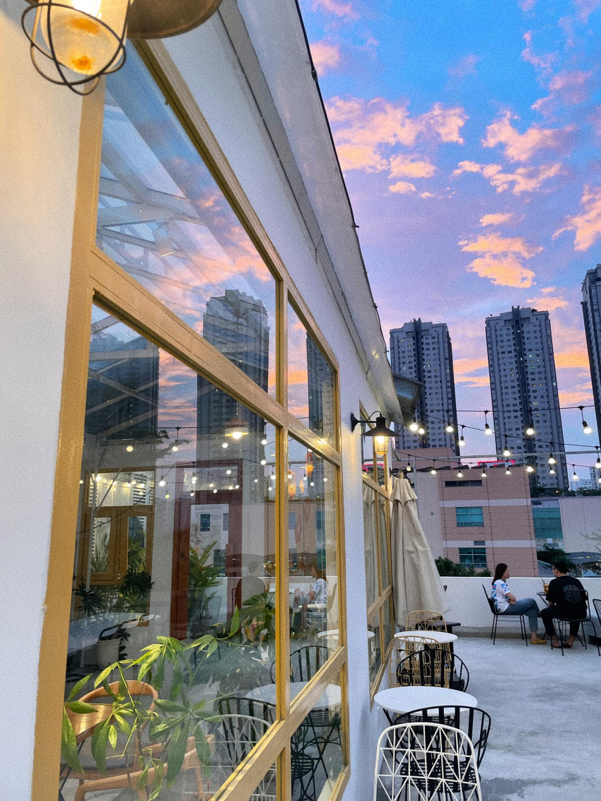 Nắng Rooftop Coffee – quán cà phê sân thượng cực chill Quận 7