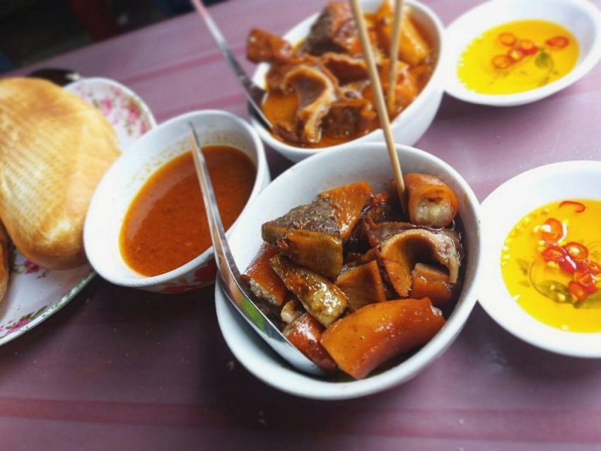 Ăn sập ẩm thực đường phố Sài Gòn với những món ăn đặc trưng