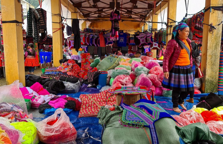 Rực rỡ sắc màu thổ cẩm tại Chợ Pà Cò – Hòa Bình