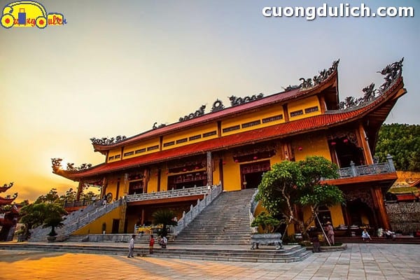 Kinh nghiệm du lịch Hạ Long, tham quan chùa Ba Vàng chi tiết từng “ centimet”