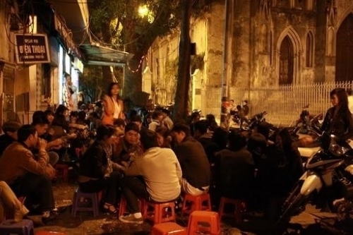 13 con phố ẩm thực ở Hà Nội chỉ travelholic mới biết