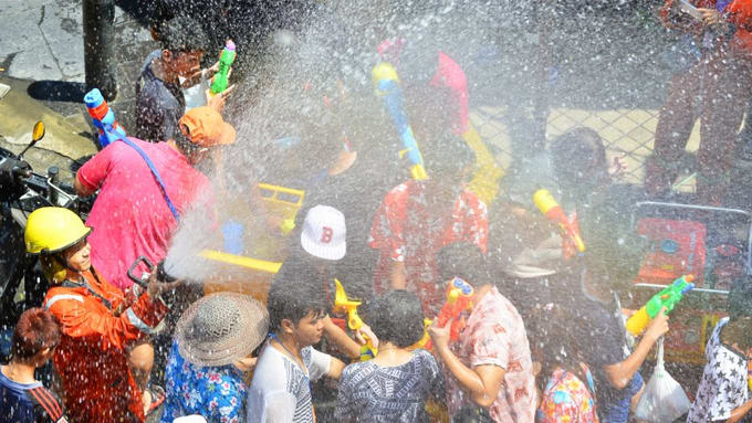 7 tuyệt chiêu chiến đấu lễ hội té nước Songkran, THÁI LAN