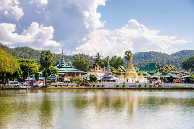 Thái Lan Hai Miền Nam Bắc, THÁI LAN