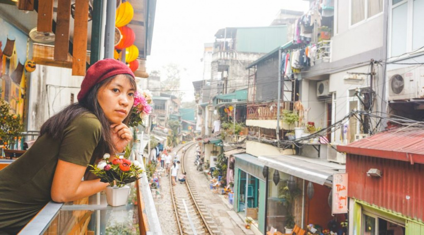 Kinh nghiệm tham quan đường tàu Hà Nội – chỗ chụp hình, cafe, giờ tàu