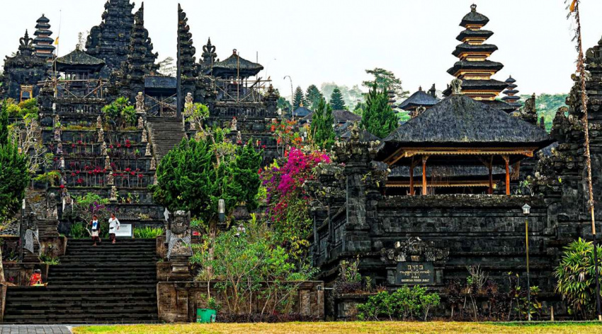 Giải mã 10 ngôi đền linh thiêng nổi tiếng ở Bali