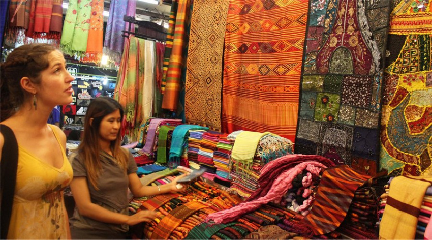 Kinh nghiệm mua sắm tại chợ đêm Chiang Mai